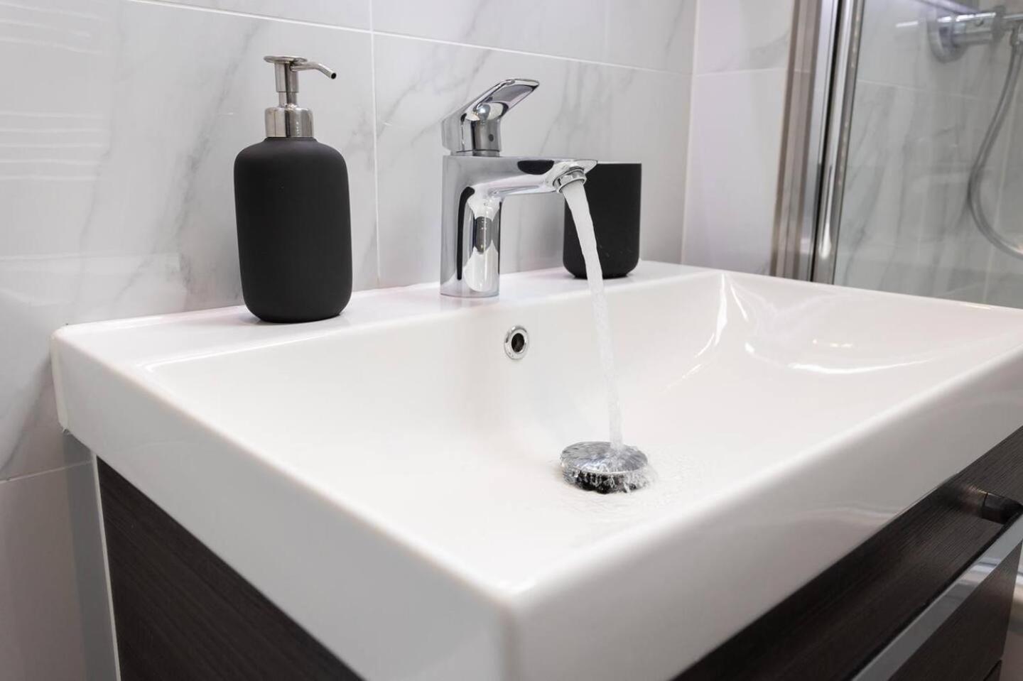 D & D Luxury Apartments Станмор Экстерьер фото